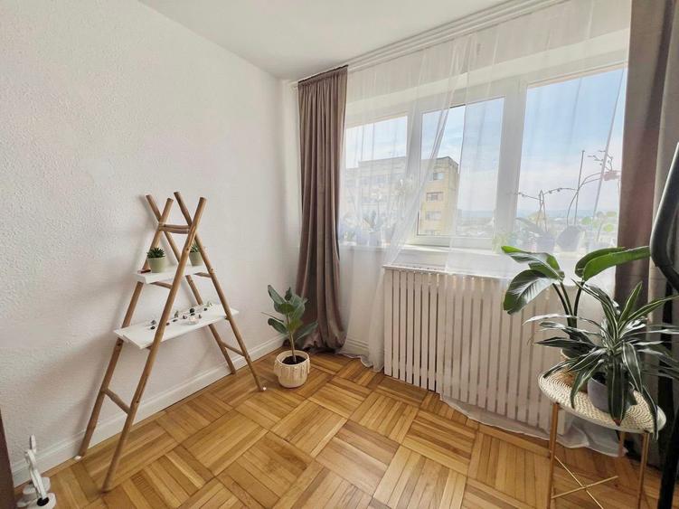 Vand apartament cu 3 camere, zona Parcul Crang - 1