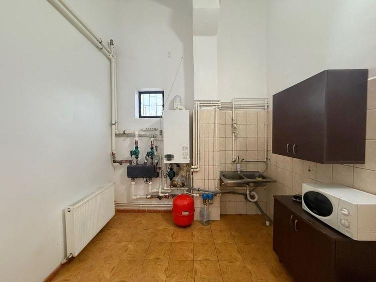 Spațiu industrial de &icirc;nchiriat - 1.690 mp, acces TIR- zona Fratelia - 21