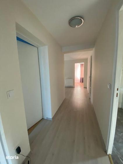 Casă cu 5 camere cu Teren 6880 Mp în Fărcașa