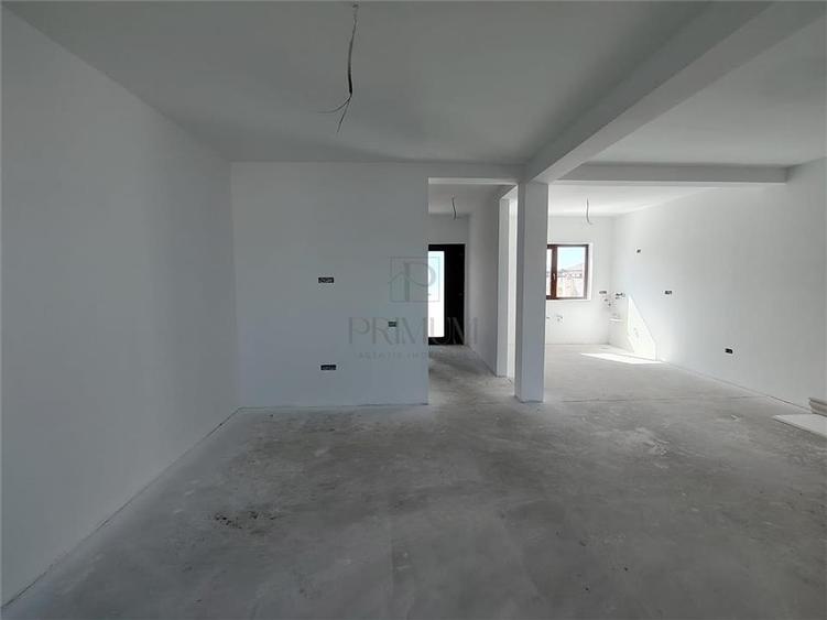 Duplex cu 4 camere cu Canalizare în Moșnița Nouă