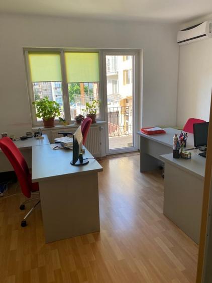 Casă individuală cu 14 camere cu Canalizare în Zorilor