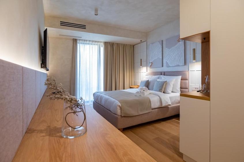 Apartament cu 2 camere semidecomandat, mobilat în Olimp