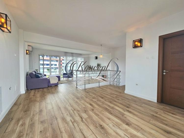 Apartament cu 5 camere semidecomandat, mobilat în Bună Ziua
