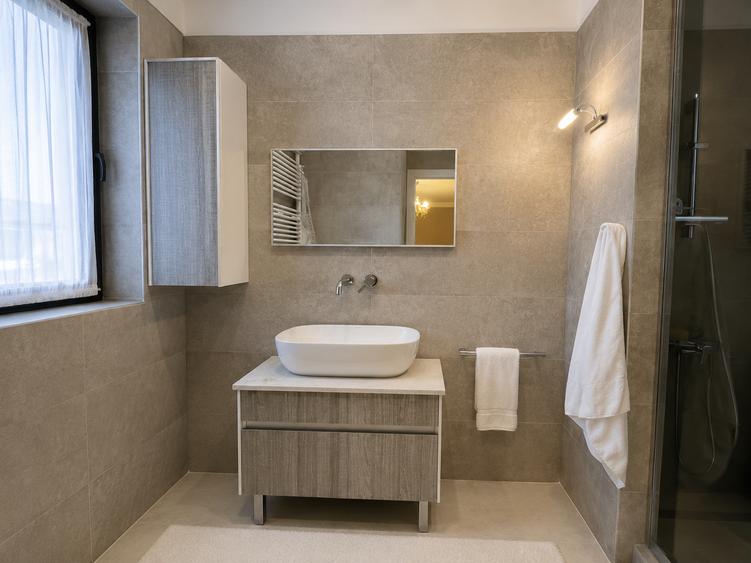 Duplex cu 6 camere cu Canalizare în Central