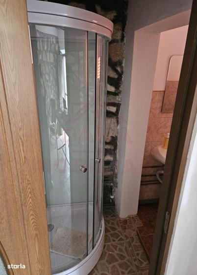 Casă cu 6 camere cu Teren 440 Mp în Zăvoi