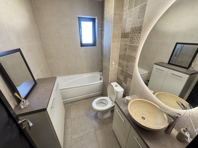 Apartament cu 3 camere decomandat, mobilat în Primo