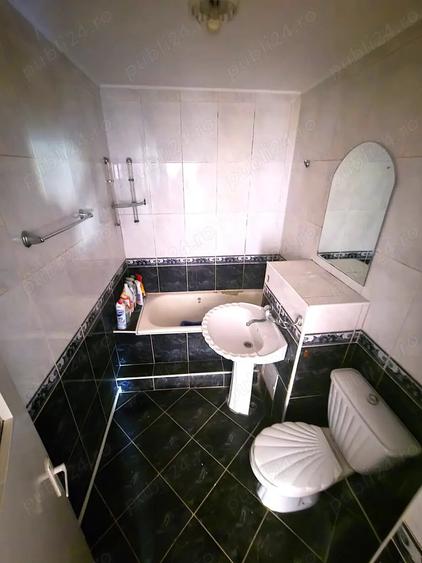 Apartament cu 3 camere decomandat în Micro 17