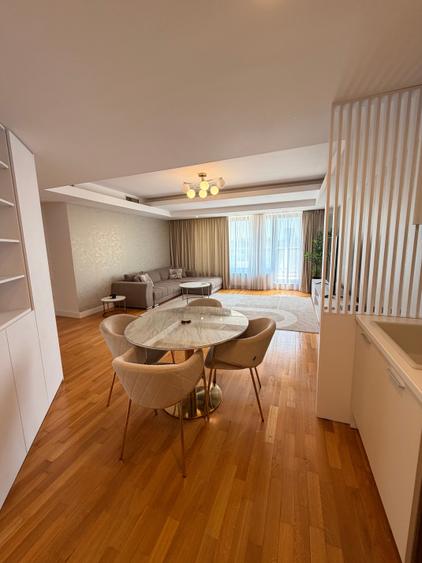 Apartament cu 3 camere semidecomandat în Herăstrău
