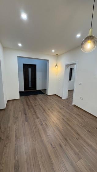 Casă individuală cu 4 camere cu Canalizare în Ultracentral