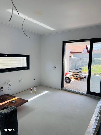 Casă cu 4 camere cu Teren 340 Mp în Dumbrăvița