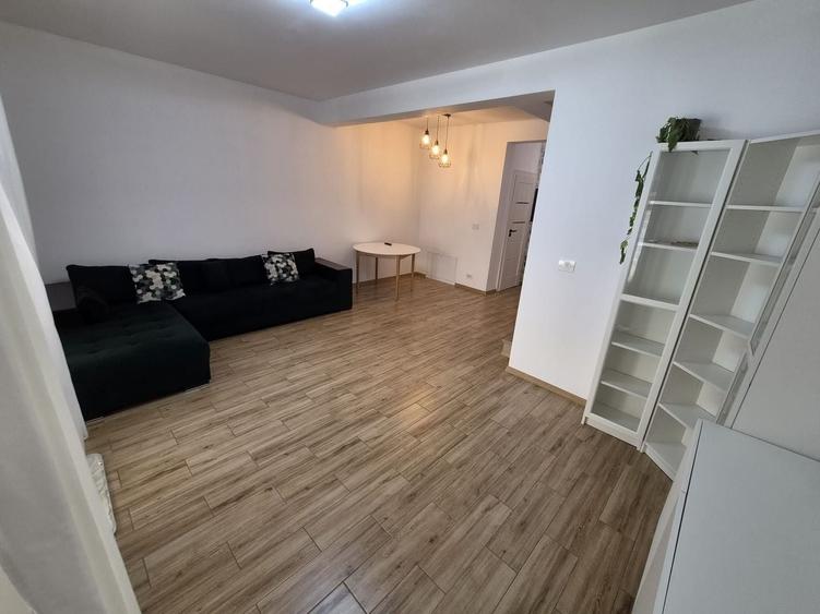 Apartament cu 3 camere decomandat, mobilat în Girocului