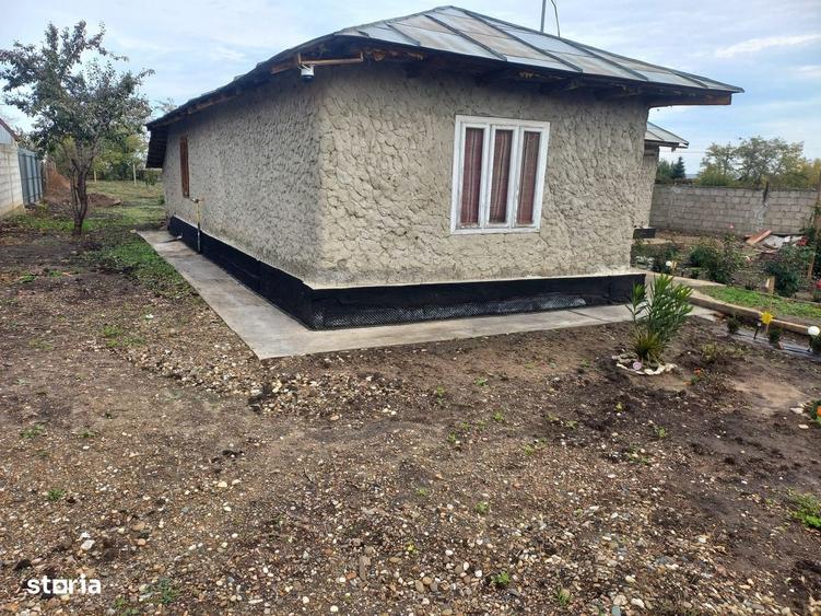 Casă cu 4 camere în Hanu Conachi