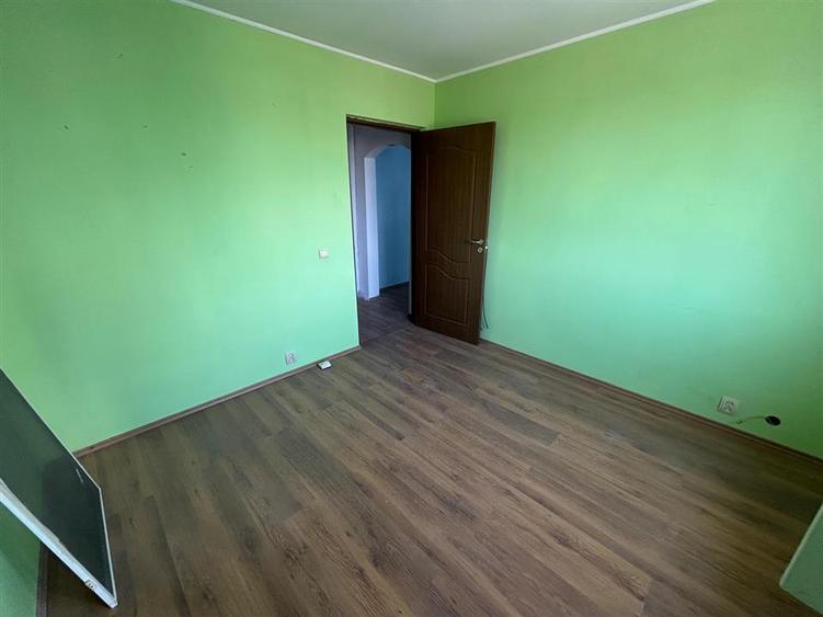 Apartament cu 3 camere semidecomandat în Sud