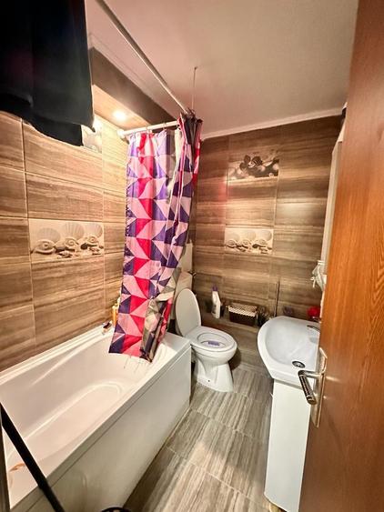 Apartament cu 4 camere semidecomandat, mobilat în Moșilor