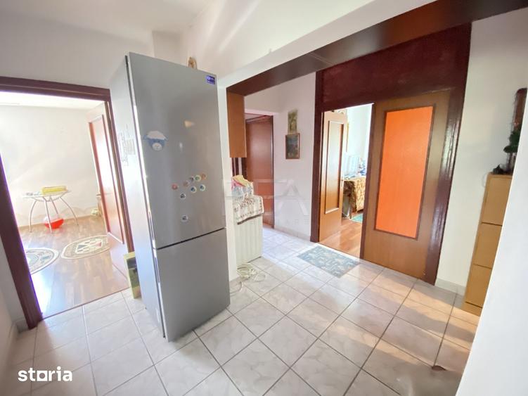 Apartament cu 4 camere decomandat în Rahova