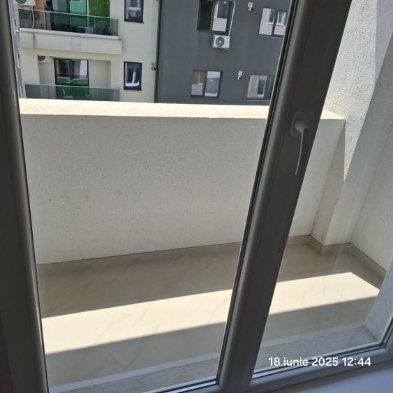 Apartament cu 2 camere decomandat în Roșu