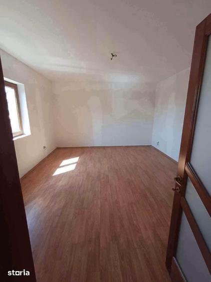 Casă cu 7 camere cu Teren 1130 Mp în Central