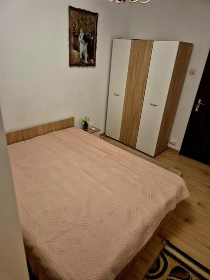 Apartament cu 3 camere semidecomandat, mobilat în Gorjului