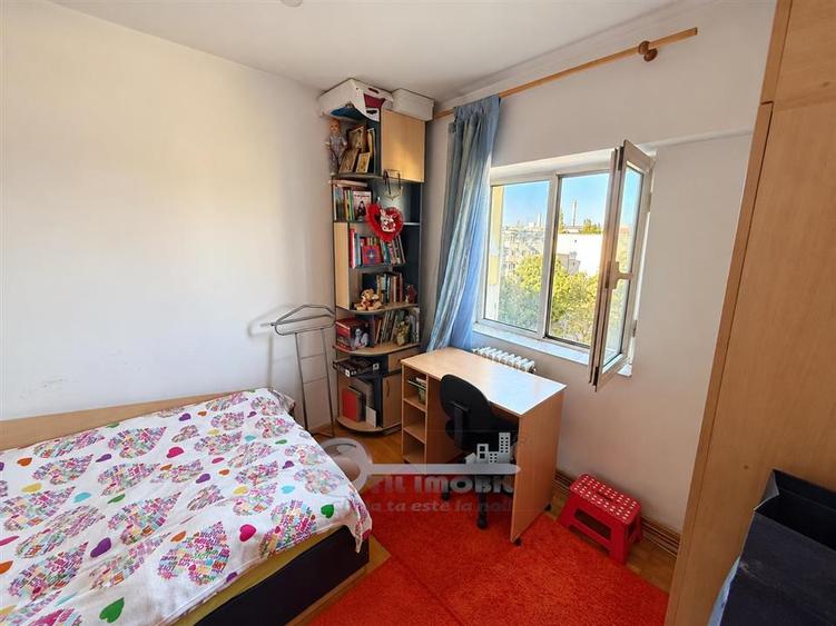 Apartament cu 3 camere decomandat, mobilat în Socola