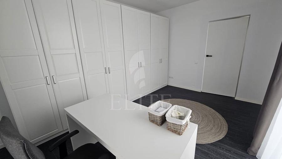Apartament cu 3 camere semidecomandat, mobilat în Iris