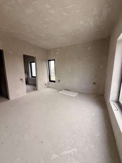 Duplex cu 4 camere cu Canalizare în Dumbrăvița