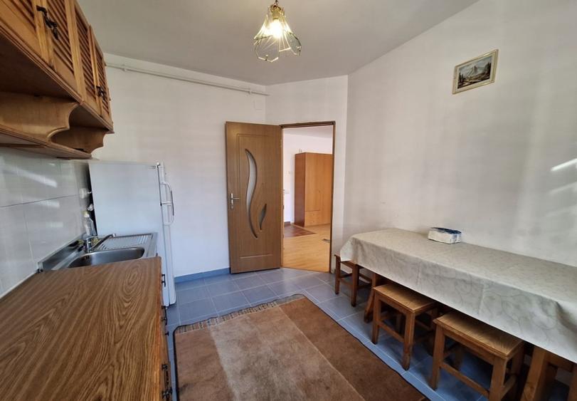 Apartament zona Florilor , etaj 1 ,balcon - 1