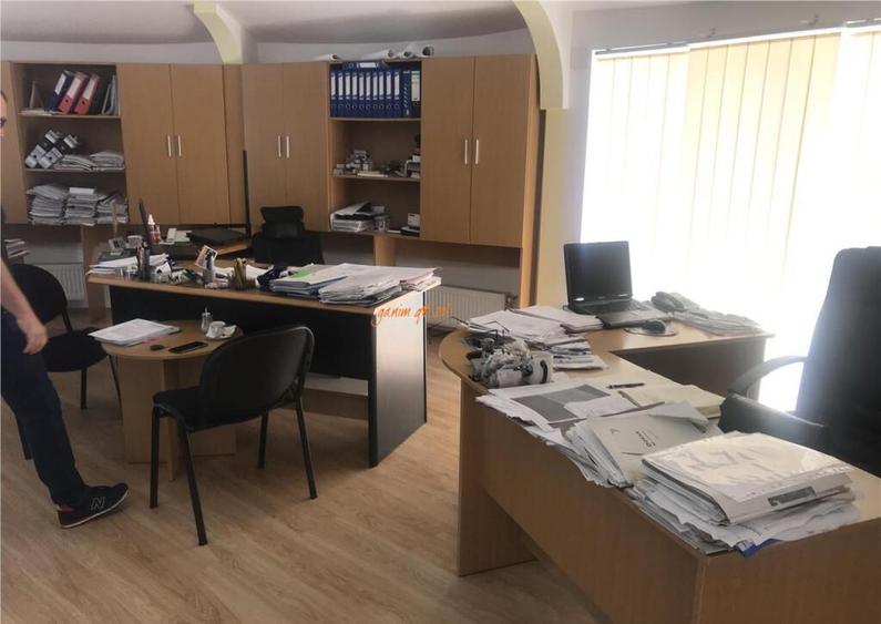 Cladire birouri si hala , zona Golesti, suprafata teren 236 - 7