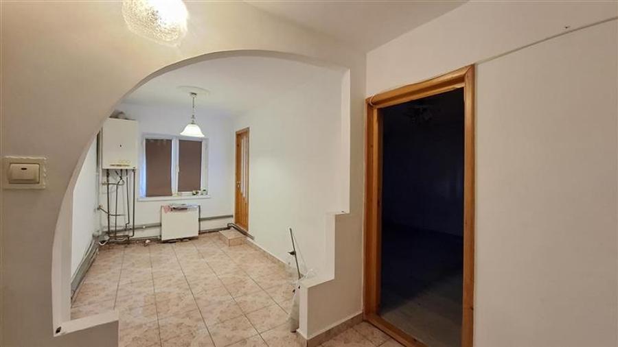 Apartament 2 camere , et 2, Ct, liber, Gara -Lic. Economic - 1