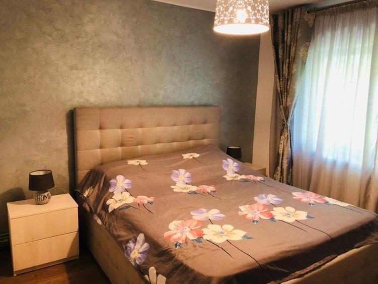 Apartament cu 3 camere, decomandat, zona Nicolina - 1