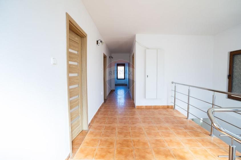 Casă individuală de Vânzare, 242mp utili+ teren de 380mp, în Pitești - 10