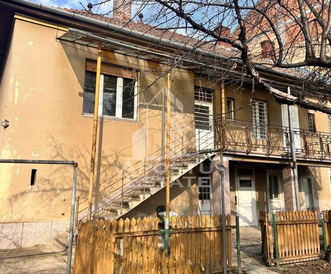 Casă individuală cu intrări separate in zona Complexului Studentesc - 1