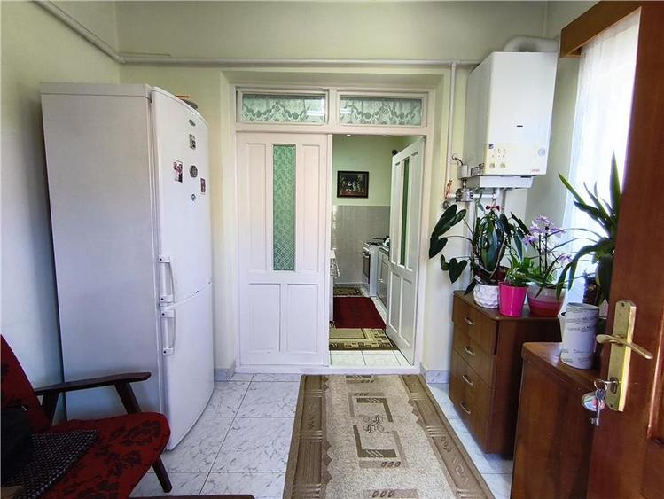 Casa pe un nivel renovata,curte individuala teren 780mp - 10