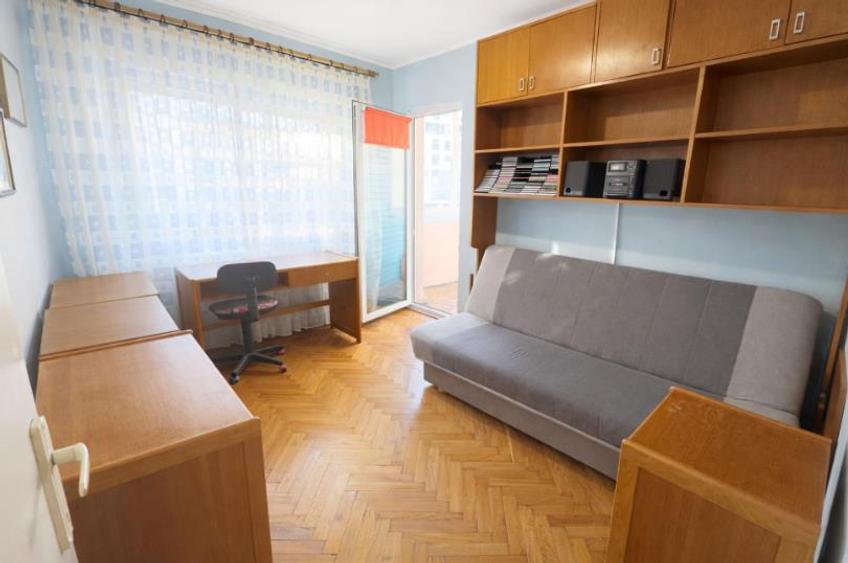 Apartament cu 4 camere decomandat, mobilat în Răcădău