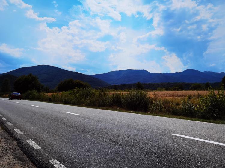 Teren intravilan cu acces asfaltat, situat între Săliște și Sibiel, la 300 m de - 1