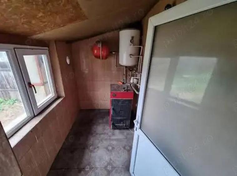 A 39 Proprietarul vinde in Buhu?i ,casa 3 camere la strada , - 11