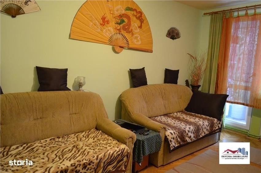 Apartament cu 3 camere decomandat în Tudor