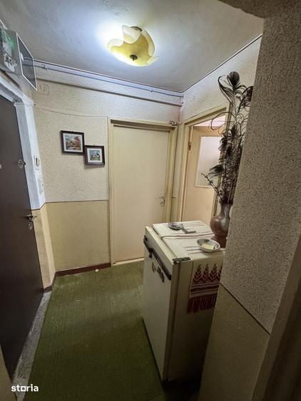 Apartament cu 3 camere semidecomandat în Exterior Vest