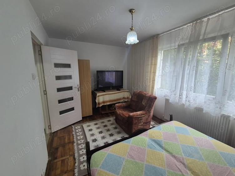 Inchiriez apartament 2 camere Micro 2 - 5