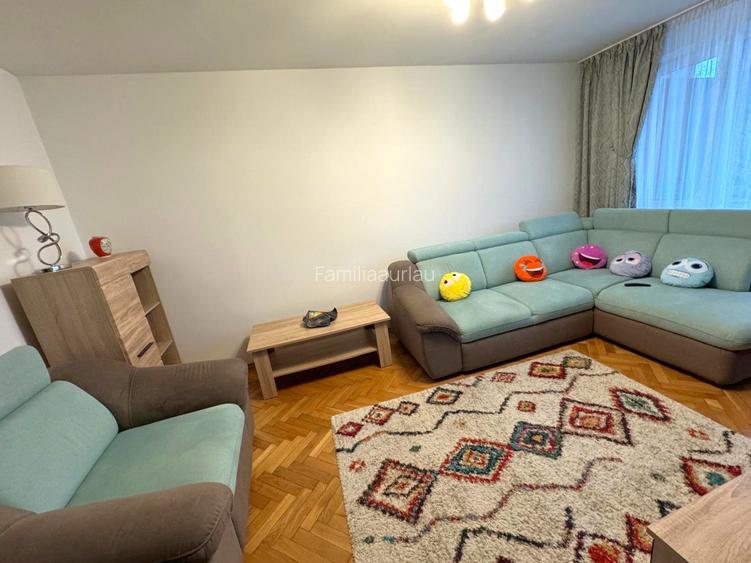 400 Euro-Inchiriere apartament 3 camere decomandate, zona Tribunal 400 Euro-Inchiriere apartament 3 camere decomandate, zona Tribunal