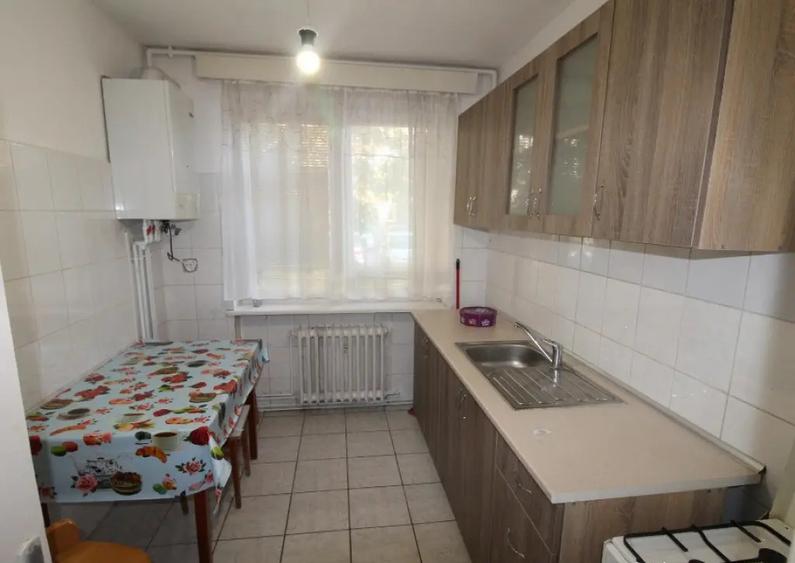 INCHIRIEZ apartament 2 camere semidecomandat,zona Centrala - 6