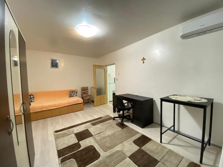 1 Decembrie - Metrou - 1