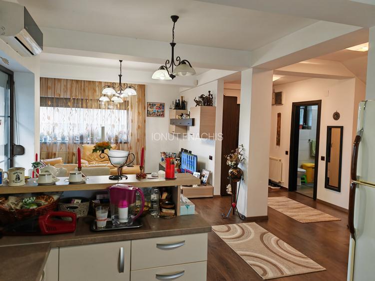 VANZARE CASA VILA TIP DUPLEX