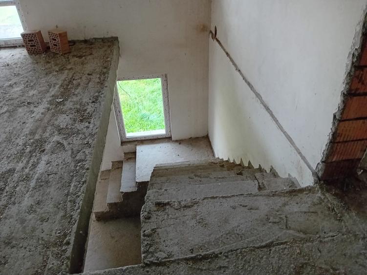 De vanzare casa in rosu cost 2014 pe 2 nivele 2x260mp +mansarda terem 1200mp - 9