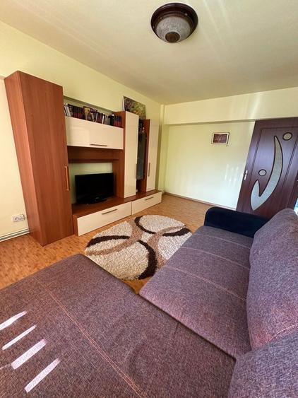 De inchiriat apartament Campina, 3 camere, vis-a-vis de Milia - 1