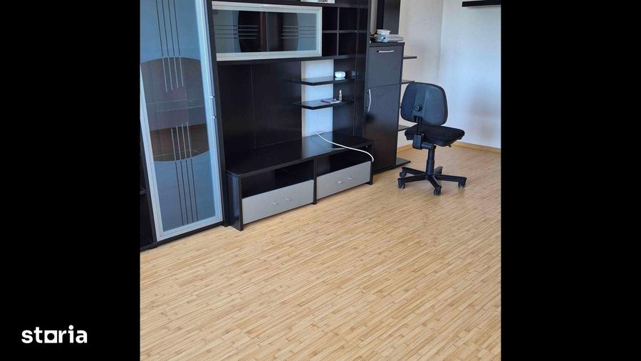 Apartament cu 3 camere în Broșteni
