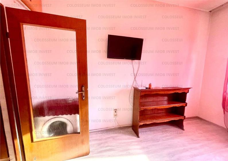 COLOSSEUM: Camera cu baie Stefan Cel Mare si Sfant Piata Astra - 1