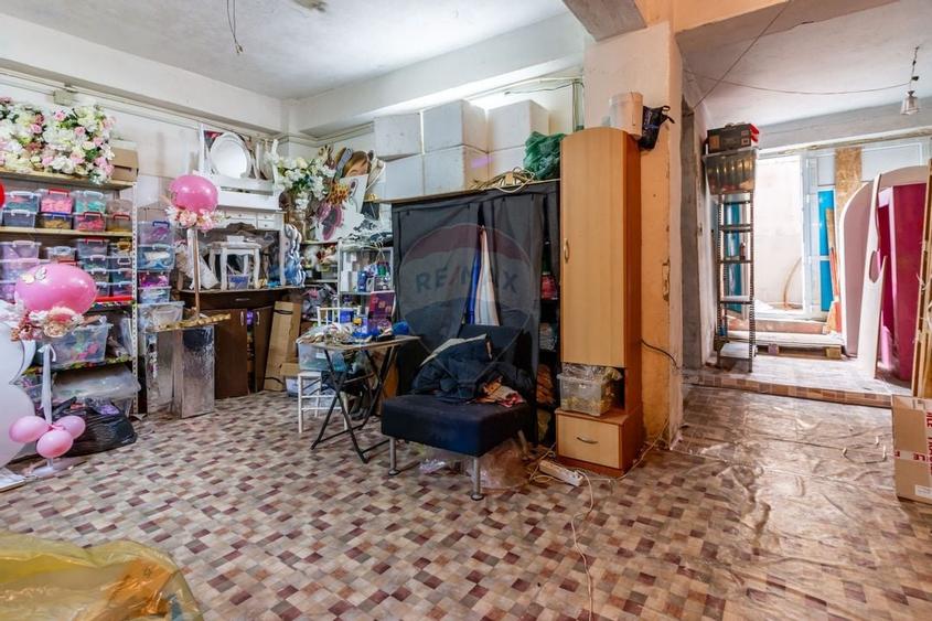 Spațiu comercial de vanzare în Voluntari, stradal, randament 10,7/an - 18