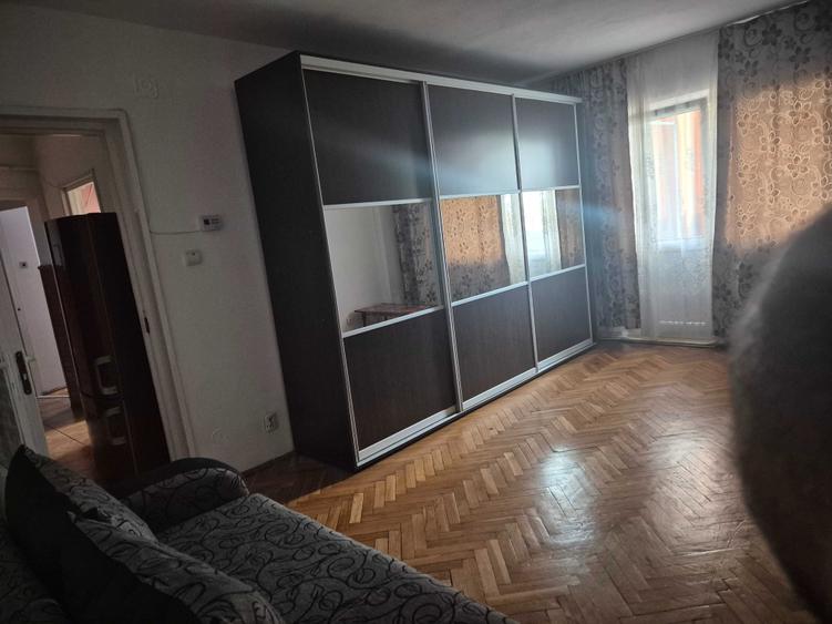 Apartament 2 camere  decomandat , zona  Cetate - 7