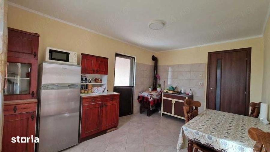 Casa cu teren de 2400 mp - 1