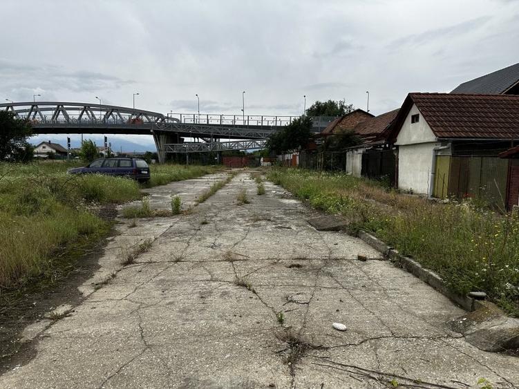 Inchiriere parcare betonata  300 mp - direct de la proprietar! - 1